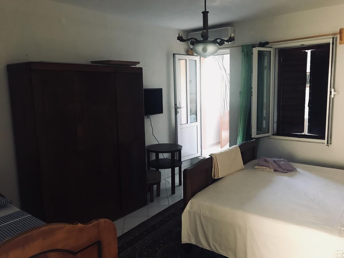 Hill House Marija Apartment Komiza Ngoại thất bức ảnh